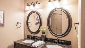 Studio (2 Bedrooms) | Property amenity