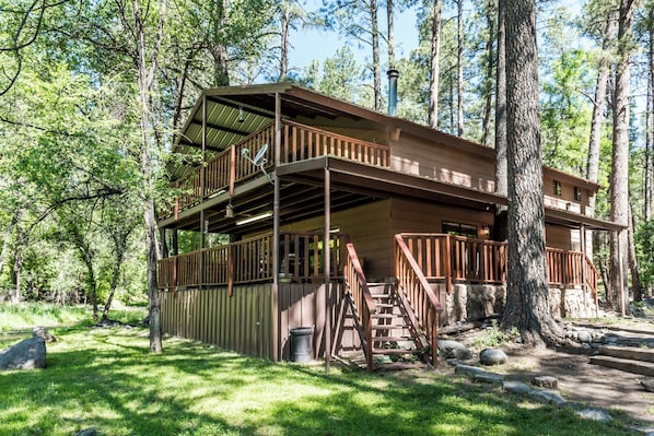 Studio (3 Bedrooms) | Front of property