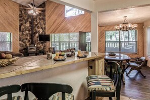 Studio (3 Bedrooms) | Property amenity