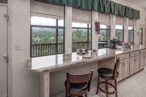 Studio (3 Bedrooms) | Property amenity