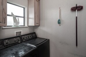 Studio (3 Bedrooms) | Property amenity