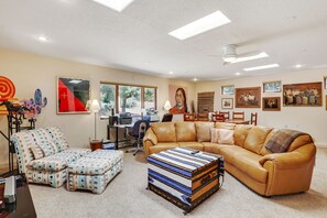 House, 3 Bedrooms | Interior - Sunlit Hills Art and Views by Kokopelli Property Management (Santa Fe)