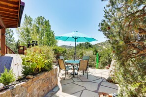 Outdoor dining - Sunlit Hills Art and Views by Kokopelli Property Management (Santa Fe)