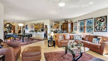 House, 3 Bedrooms | Living area | 40-inch TV with cable channels, fireplace