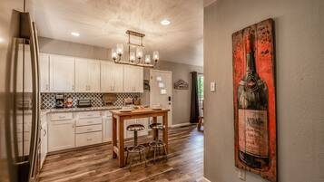 Studio (3 Bedrooms) | Property amenity