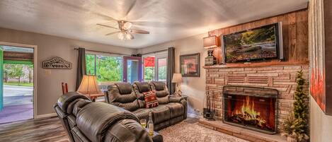 Studio (3 Bedrooms) | Front of property