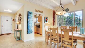 Condo, 2 Bedrooms | Dining