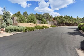 Property grounds - Vista de Colores by Kokopelli Property Management (Santa Fe)