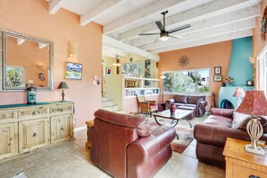 Condo, 2 Bedrooms | Living area | 40-inch TV with cable channels, fireplace - Vista de Colores by Kokopelli Property Management (Santa Fe)
