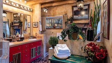 House (2 Bedrooms) | Property amenity