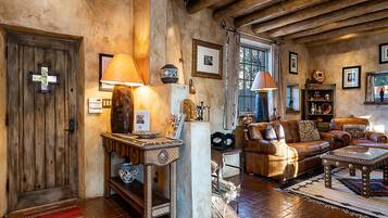 House (2 Bedrooms) | Property amenity