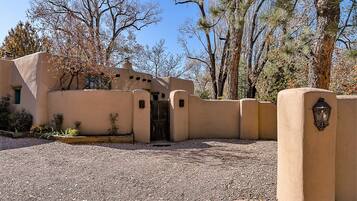 House (2 Bedrooms) | Property amenity