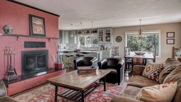 House (4 Bedrooms) | Property amenity