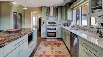 House (4 Bedrooms) | Property amenity