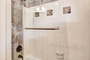 Casa (4 Bedrooms) | Servicio de la propiedad