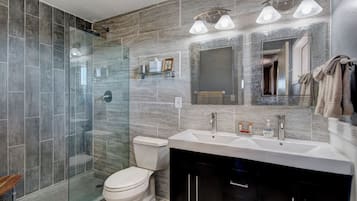 منزل (4 Bedrooms) | وسائل الراحة في المنشأة