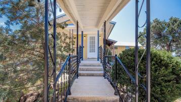 Casa (4 Bedrooms) | Servicio de la propiedad