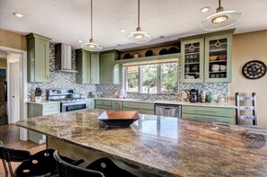 House (4 Bedrooms) | Property amenity