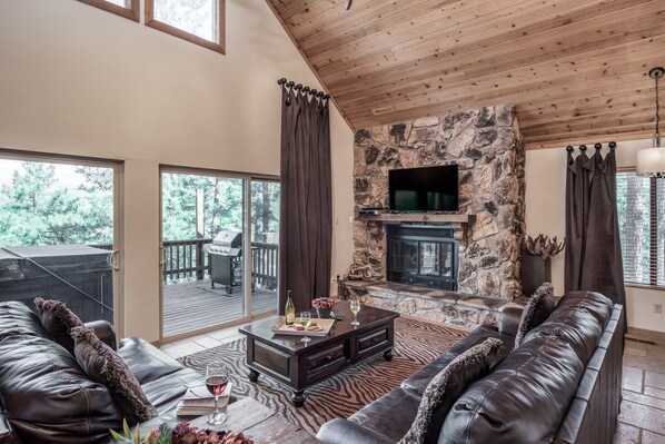 Living area - Sierra's Grace (Ruidoso)