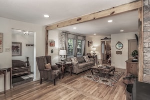 Studio (2 Bedrooms) | Property amenity