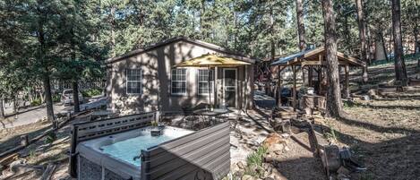 Studio (2 Bedrooms) | Front of property