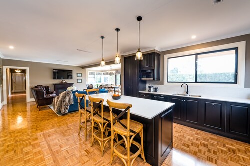Hedge House - luxury, space, style, great location