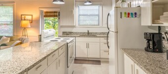 Mid-Century Oasis w/Game Room & Private Patio In The Heart Of Melbourne