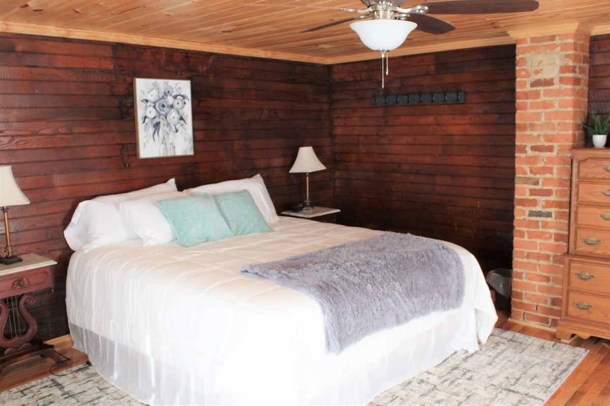 5 Schlafzimmer, Schreibtisch, WLAN, Bettwäsche