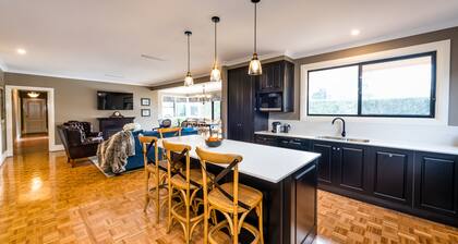 Hedge House- luxury space style location