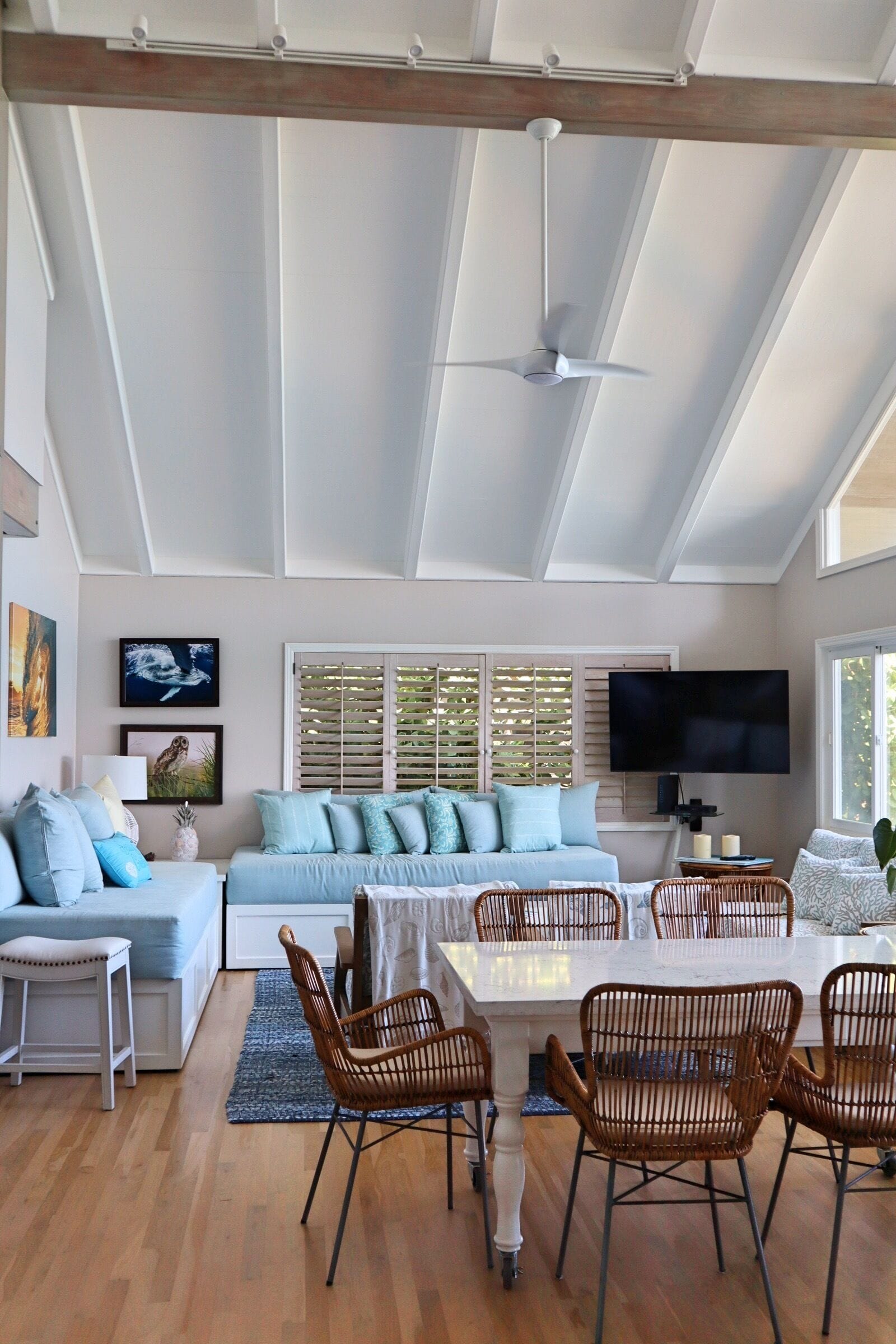 Smart TV, DVD player, books