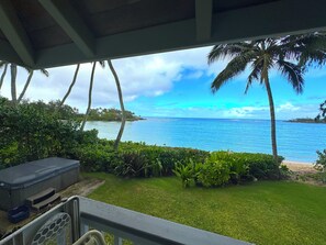Property grounds - Stunning Kawela Bay Beachfront Home - 3 bedrooms - sleeps 9 (Kahuku)