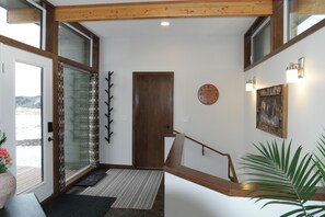 Interior - Wildcat Ridge Retreat (Cochrane)