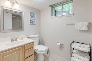 Hair dryer, towels - Wooded Apt w/ River Views, 3 Mi to Dtwn Cincinnati (Cincinnati)