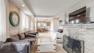 TV, fireplace