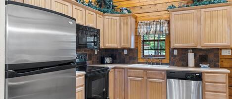 ثلاجة، ميكروويف، فرن، موقد طهي مسطح