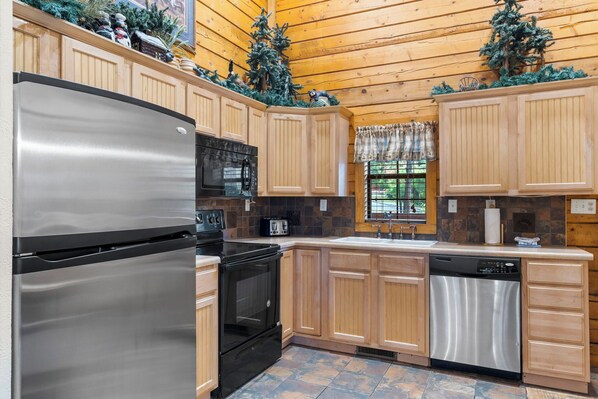 ثلاجة، ميكروويف، فرن، موقد طهي مسطح