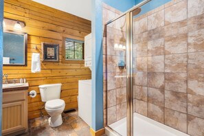 Shower, jetted bath, hair dryer, towels - Fishing Themed Retreat for Two - King Bed Cabin with Fireplace & Jacuzzi Tub (Branson)