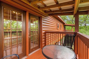 Property grounds - Romantic Walk in Cabin with King Bed, Fireplace & Whirlpool Tub (Branson)