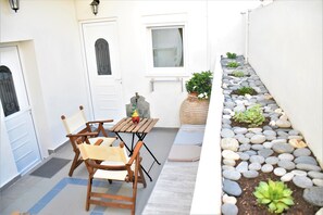 Outdoor dining - CHANIA 1548 FRANCESCO DONATO Apt. Excellent location and amazing hospitality. (Chania)