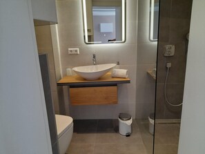 Bathroom - Small Studio in Bad Kleinkirchheim / Karnten Near the ski Area With Balcony (Bad Kleinkirchheim)