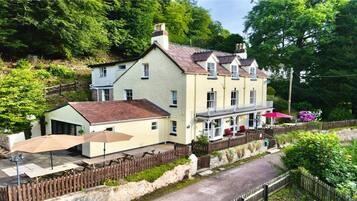 House | Pemandangan dari hartanah