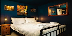 9 chambres, ameublement personnalisé, fer et planche à repasser