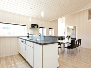 Ferienhaus | Eigene Küche | Kühlschrank, Mikrowelle, Ofen, Herdplatte