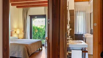 House | 1 bedroom, individually furnished
