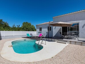 Outdoor pool - Idyllic Villa in Vallon-pont-d'arc Near Ardeche River (Vallon-Pont-d'Arc)