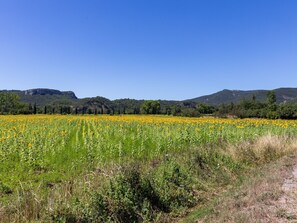 Exterior - Idyllic Villa in Vallon-pont-d'arc Near Ardeche River (Vallon-Pont-d'Arc)