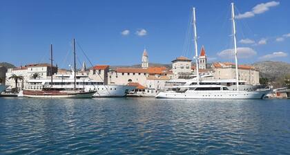 Sea View Apartment in Okrug Gornji near Trogir Center