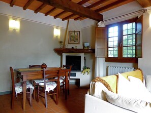 House | Dining - Holiday Home in Montecarelli With Pool (Barberino di Mugello)
