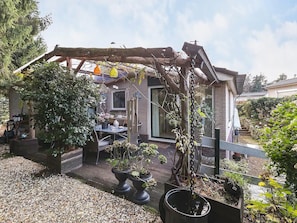 Exterior - Quaint Holiday Home in Putten With Garden (Putten)