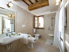 Villa | Bathroom